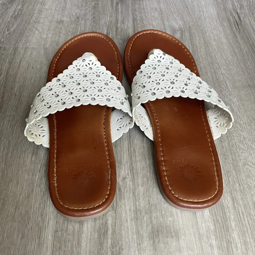 Yellow Box White Flip-Flops Size 8.5 - Picture 3 of 6